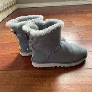 Ugg Bailey Bow size 8 in grey/blue color worn a couple times no tears or stains